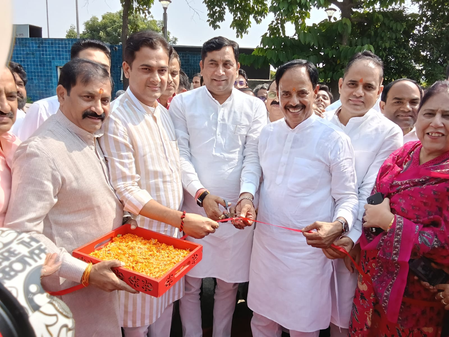 नोएडा हाट में 10 दिवसीय 'यूपी ट्रेड शो : स्वदेशी मेला 2025' शुरू, मंत्री सोमेंद्र तोमर ने किया शुभारंभ