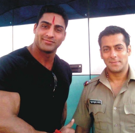 Salman Khan mourns the death of his "Tiger 3" co-star, Varinder Singh Ghuman Salman Khan mourns the death of his "Tiger 3" co-star, Varinder Singh Ghuman