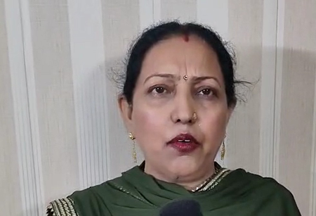 पंजाब में करवा चौथ की धूम, सुहागिनों ने पति की लंबी आयु के लिए रखा व्रत पंजाब में करवा चौथ की धूम, सुहागिनों ने पति की लंबी आयु के लिए रखा व्रत
