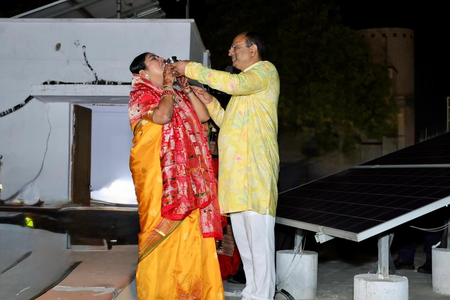 करवा चौथ: सीएम रेखा गुप्ता समेत तमाम नेताओं ने पारंपरिक उत्साह के साथ मनाया पर्व, दी शुभकामनाएं