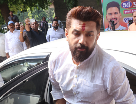गठबंधन को संभाल नहीं सकते, बिहार को क्या एकजुट रखेंगे राजद-कांग्रेस पर चिराग पासवान का हमला गठबंधन को संभाल नहीं सकते, बिहार को क्या एकजुट रखेंगे राजद-कांग्रेस पर चिराग पासवान का हमला