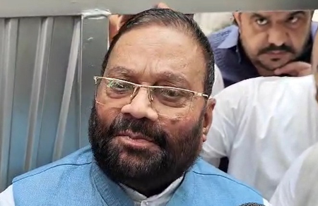 आजम खान से मिलने रामपुर पहुंचे स्वामी प्रसाद मौर्य, भाजपा पर लगाया राजनीतिक प्रतिशोध के आरोप आजम खान से मिलने रामपुर पहुंचे स्वामी प्रसाद मौर्य, भाजपा पर लगाया राजनीतिक प्रतिशोध के आरोप
