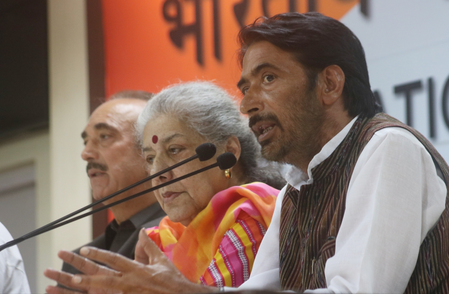 टीएमसी सरकार जनता के प्रति उदासीन, वादों को पूरा करने में रही नाकाम : गुलाम अहमद मीर