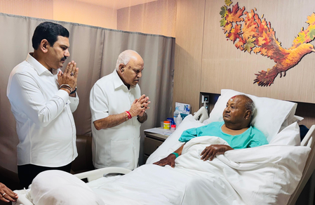 ‘Deve Gowda steadily recovering’: Yediyurappa, Vijayendra visit former PM at hospital