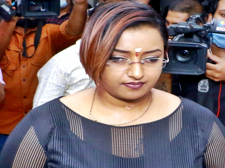केरल स्वप्ना सुरेश ने पिनाराई विजयन के बेटे को ईडी समन पर सवाल उठाया केरल स्वप्ना सुरेश ने पिनाराई विजयन के बेटे को ईडी समन पर सवाल उठाया