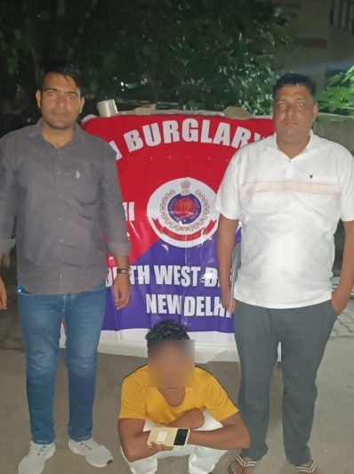 दिल्ली घर में सफेदी के बहाने चोरी करने वाला गिरफ्तार, मोबाइल बरामद दिल्ली घर में सफेदी के बहाने चोरी करने वाला गिरफ्तार, मोबाइल बरामद