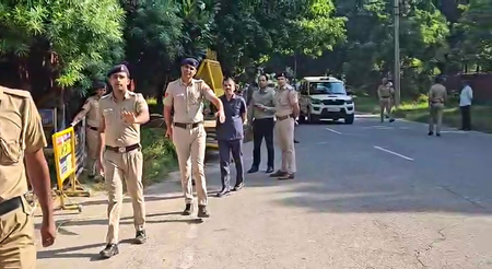 आईपीएस अधिकारी सुसाइड केस चंडीगढ़ में घर के बाहर बढ़ाई गई सुरक्षा, राहुल गांधी परिवार से करेंगे मुलाकात आईपीएस अधिकारी सुसाइड केस चंडीगढ़ में घर के बाहर बढ़ाई गई सुरक्षा, राहुल गांधी परिवार से करेंगे मुलाकात