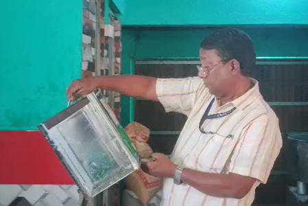 दीपावली से पहले नवादा में होटलों-दुकानों में छापेमारी, मिलावटी खाद्य पदार्थ किए गए नष्ट दीपावली से पहले नवादा में होटलों-दुकानों में छापेमारी, मिलावटी खाद्य पदार्थ किए गए नष्ट