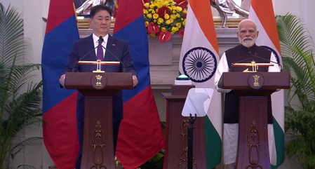 भारत-मंगोलिया की दोस्ती हुई और गहरी, पीएम मोदी ने आध्यात्मिक पड़ोसी के साथ रिश्तों को बताया खास भारत-मंगोलिया की दोस्ती हुई और गहरी, पीएम मोदी ने आध्यात्मिक पड़ोसी के साथ रिश्तों को बताया खास