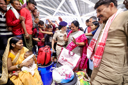 नई दिल्ली रेलवे स्टेशन पर आधुनिक यात्री सुविधा केंद्र शुरू, सीएम रेखा गुप्ता ने किया निरीक्षण नई दिल्ली रेलवे स्टेशन पर आधुनिक यात्री सुविधा केंद्र शुरू, सीएम रेखा गुप्ता ने किया निरीक्षण