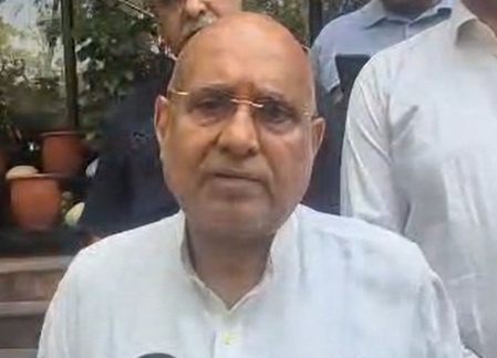 वाई. पूरन कुमार के परिवार से मिले राहुल गांधी, अविनाश राय बोले-यह राजनीति का वक्त नहीं वाई. पूरन कुमार के परिवार से मिले राहुल गांधी, अविनाश राय बोले-यह राजनीति का वक्त नहीं