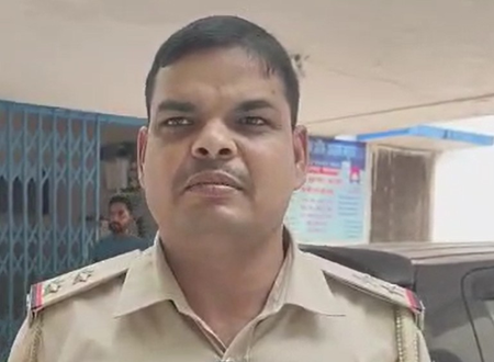 गढ़वा ईंट भट्टे की नवनिर्मित चिमनी गिरी, एक मजदूर की मौत, चार घायल गढ़वा ईंट भट्टे की नवनिर्मित चिमनी गिरी, एक मजदूर की मौत, चार घायल