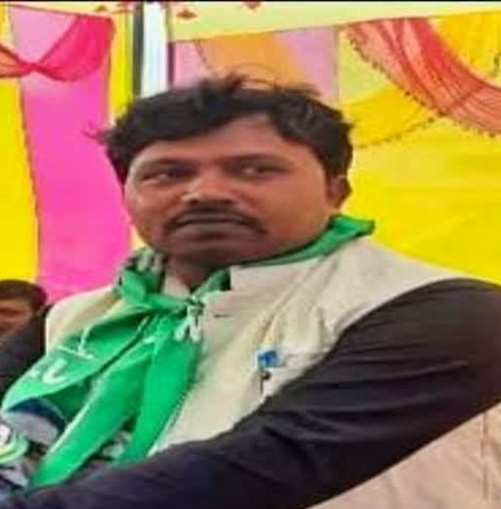 झारखंड जमीन विवाद में जेएमएम नेता की धारदार हथियारों से हत्या, आरोपी फरार झारखंड जमीन विवाद में जेएमएम नेता की धारदार हथियारों से हत्या, आरोपी फरार