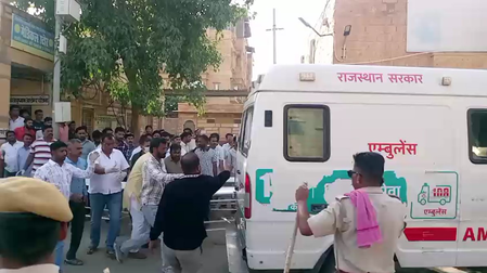 जैसलमेर से जोधपुर जा रही निजी बस में लगी भीषण आग, यात्री झुलसे जैसलमेर से जोधपुर जा रही निजी बस में लगी भीषण आग, यात्री झुलसे