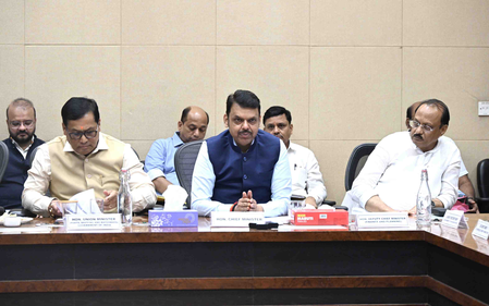 Maha CM urges GoI to set up a permanent centre in Mumbai for India Maritime Week