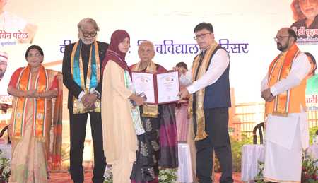 विद्यार्थियों को समाज के प्रति जिम्मेदारी का भी निर्वाह करना चाहिए राज्यपाल आनंदीबेन पटेल विद्यार्थियों को समाज के प्रति जिम्मेदारी का भी निर्वाह करना चाहिए राज्यपाल आनंदीबेन पटेल