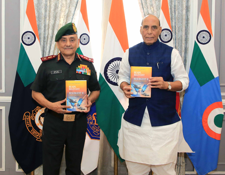 साइबर स्पेस, स्पेस-एनेबल्ड ऑपरेशंस, कॉग्निटिव वॉरफेयर पर ध्यान केंद्रित करती सीडीएस चौहान की किताब साइबर स्पेस, स्पेस-एनेबल्ड ऑपरेशंस, कॉग्निटिव वॉरफेयर पर ध्यान केंद्रित करती सीडीएस चौहान की किताब