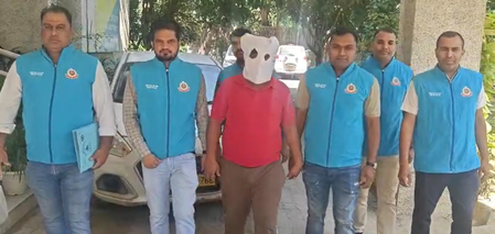 दिल्ली एक शराब तस्कर गिरफ्तार, 2000 क्वार्टर शराब और कार जब्त दिल्ली एक शराब तस्कर गिरफ्तार, 2000 क्वार्टर शराब और कार जब्त