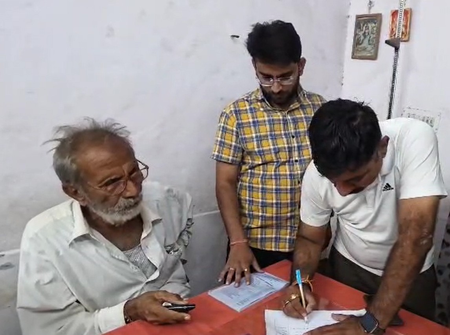 राजस्थान बस हादसा शवों की पहचान के लिए डीएनए टेस्ट, मृतकों के परिजन पहुंचे अस्पताल राजस्थान बस हादसा शवों की पहचान के लिए डीएनए टेस्ट, मृतकों के परिजन पहुंचे अस्पताल