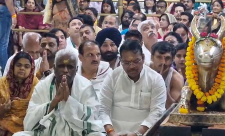 उज्जैन संसदीय राजभाषा समिति के सदस्यों ने महाकालेश्वर मंदिर में की भस्म आरती के दर्शन उज्जैन संसदीय राजभाषा समिति के सदस्यों ने महाकालेश्वर मंदिर में की भस्म आरती के दर्शन