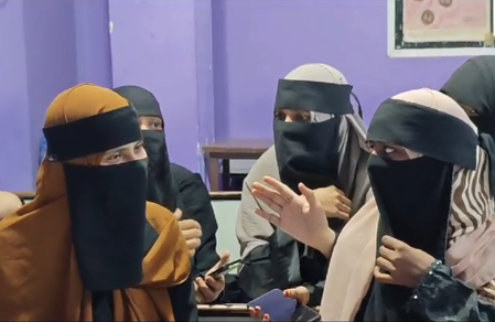 केरल हिजाब विवाद : एसडीपीआई ने राज्यव्यापी परिपत्र जारी करने की मांग की, शिक्षा मंत्री के बयान को लागू करने का दबाव