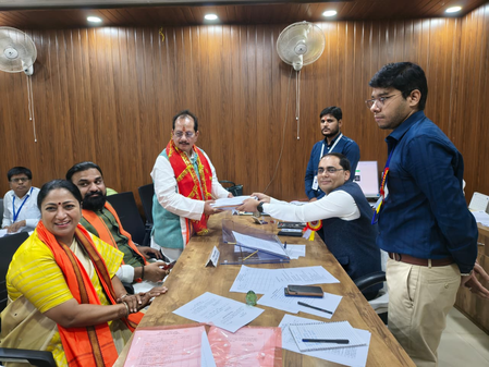 बिहार चुनाव डिप्टी सीएम विजय सिन्हा ने लखीसराय से तो तेजस्वी यादव ने राघोपुर से भरा नामांकन बिहार चुनाव डिप्टी सीएम विजय सिन्हा ने लखीसराय से तो तेजस्वी यादव ने राघोपुर से भरा नामांकन
