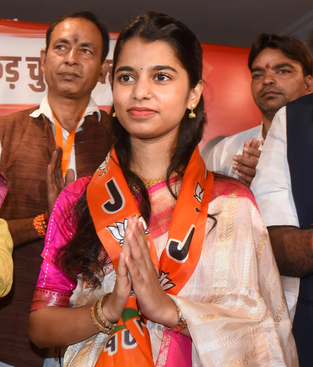 बिहार चुनाव मैथिली ठाकुर ने टिकट मिलने पर भाजपा नेतृत्व का जताया आभार बिहार चुनाव मैथिली ठाकुर ने टिकट मिलने पर भाजपा नेतृत्व का जताया आभार