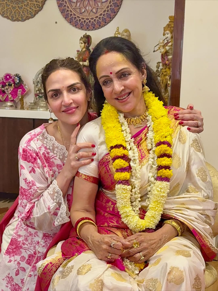 Esha Deol wishes ‘mamma’ Hema Malini on b’day: Dream Girl of the nation Esha Deol wishes ‘mamma’ Hema Malini on b’day: Dream Girl of the nation