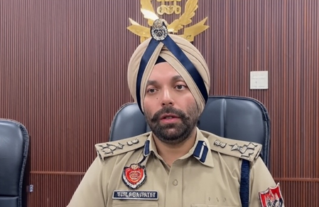 आतंकवाद, गैंगस्टरों और नशा तस्करी के खिलाफ अभियान जारी डीआईजी बॉर्डर रेंज नानक सिंह आतंकवाद, गैंगस्टरों और नशा तस्करी के खिलाफ अभियान जारी डीआईजी बॉर्डर रेंज नानक सिंह