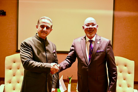 कीर्ति वर्धन सिंह ने युगांडा के विदेश मंत्री से की मुलाकात, व्यापार और रक्षा समेत कई मुद्दों पर हुई चर्चा कीर्ति वर्धन सिंह ने युगांडा के विदेश मंत्री से की मुलाकात, व्यापार और रक्षा समेत कई मुद्दों पर हुई चर्चा
