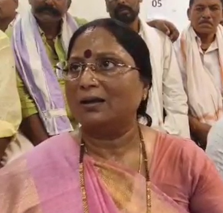 बिहार पूर्व विधायक पूनम यादव ने जदयू पर लगाया धोखे का आरोप, पशुपति पारस की पार्टी से नामांकन का ऐलान बिहार पूर्व विधायक पूनम यादव ने जदयू पर लगाया धोखे का आरोप, पशुपति पारस की पार्टी से नामांकन का ऐलान