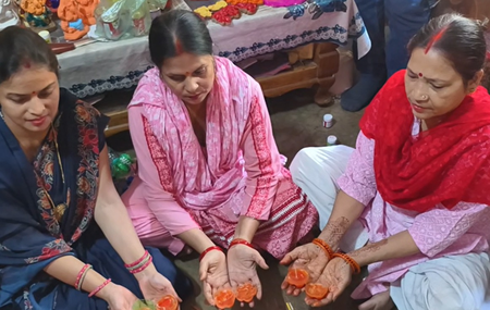 पारंपरिक मिट्टी के दीयों की मांग में भारी उछाल, चीन के उत्पाद पीछे पारंपरिक मिट्टी के दीयों की मांग में भारी उछाल, चीन के उत्पाद पीछे