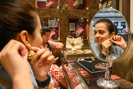 Dhanteras estimated to record Rs 1 lakh crore worth of trade: Praveen Khandelwal Dhanteras estimated to record Rs 1 lakh crore worth of trade: Praveen Khandelwal