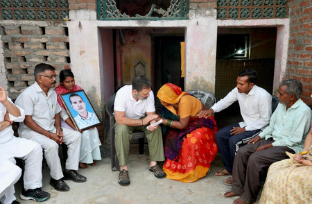 राहुल गांधी ने हरिओम वाल्मीकि के परिजनों से की मुलाकत, कहा- यूपी में लगातार हो रहा दलितों का उत्पीड़न राहुल गांधी ने हरिओम वाल्मीकि के परिजनों से की मुलाकत, कहा- यूपी में लगातार हो रहा दलितों का उत्पीड़न