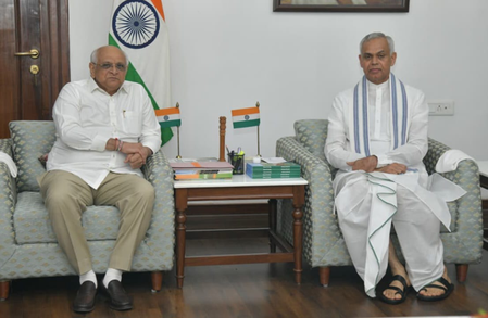 गुजरात मंत्री पद के लिए विधायकों को फोन आने शुरू, शपथ से पहले राज्यपाल से मिले सीएम भूपेंद्र पटेल गुजरात मंत्री पद के लिए विधायकों को फोन आने शुरू, शपथ से पहले राज्यपाल से मिले सीएम भूपेंद्र पटेल