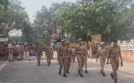 नोएडा: सूरजपुर जिला मुख्यालय पर किसानों का प्रदर्शन, कई जिलों से पहुंच रहे किसान नोएडा: सूरजपुर जिला मुख्यालय पर किसानों का प्रदर्शन, कई जिलों से पहुंच रहे किसान