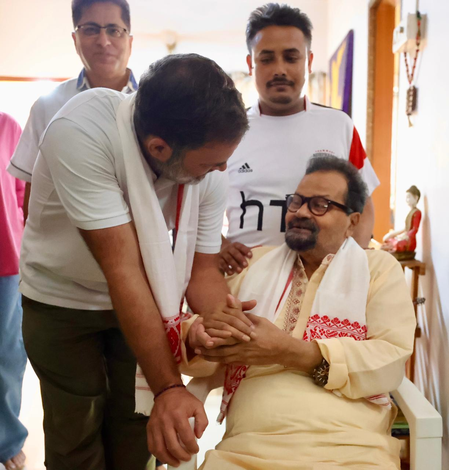 कंचनजंगा की तरह ईमानदार, अडिग और खूबसूरत थे जुबीन दा, राहुल गांधी ने गायक के परिवार से की मुलाकात कंचनजंगा की तरह ईमानदार, अडिग और खूबसूरत थे जुबीन दा, राहुल गांधी ने गायक के परिवार से की मुलाकात