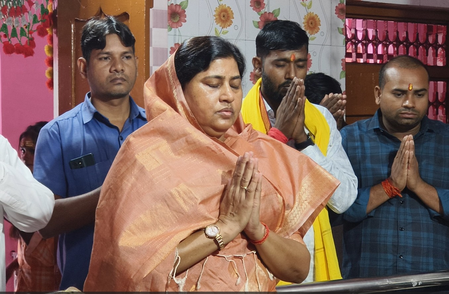 बिहार चुनावः लेशी सिंह, अरुण सिंह और राजू सिंह से किया नामांकन, भारी मतों से जीत का दावा बिहार चुनावः लेशी सिंह, अरुण सिंह और राजू सिंह से किया नामांकन, भारी मतों से जीत का दावा