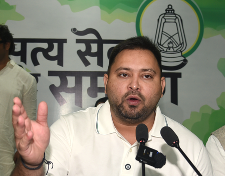 Bihar polls: RJD-Congress rift deepens as both field candidates from Lalganj seat