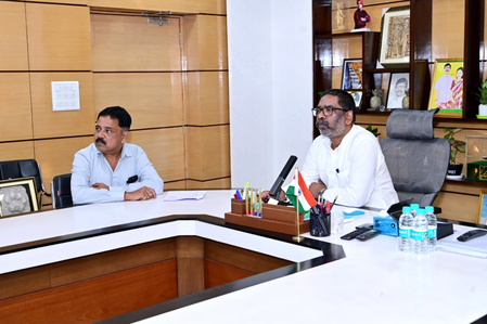 झारखंड के लातेहार में पहली टाइगर सफारी की शुरुआत, सीएम सोरेन ने अफसरों के साथ की बैठक झारखंड के लातेहार में पहली टाइगर सफारी की शुरुआत, सीएम सोरेन ने अफसरों के साथ की बैठक