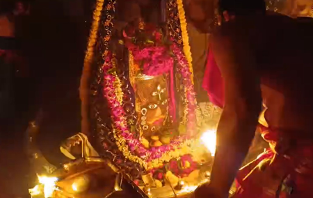 उज्जैन: धनतेरस पर बाबा महाकाल का भव्य श्रृंगार, 'जय श्री महाकाल' के जयघोष से गूंजा मंदिर