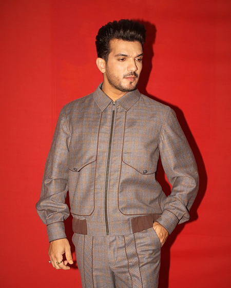 Arjun Bijlani sheds light on his plans to enter the 'Bigg Boss house' Arjun Bijlani sheds light on his plans to enter the 'Bigg Boss house'