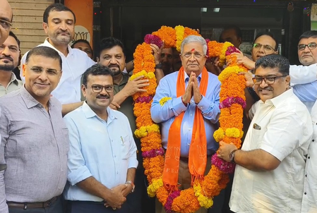 गुजरात कनुभाई देसाई को मंत्रिमंडल में अहम जिम्मेदारी, कार्यकर्ताओं ने किया भव्य स्वागत गुजरात कनुभाई देसाई को मंत्रिमंडल में अहम जिम्मेदारी, कार्यकर्ताओं ने किया भव्य स्वागत