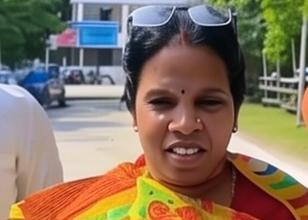 बिहार मोहनिया से जन सुराज पार्टी के टिकट पर गीता पासी ने भरा नामांकन बिहार मोहनिया से जन सुराज पार्टी के टिकट पर गीता पासी ने भरा नामांकन