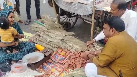 उज्जैन : दीपावली पर महापौर की सराहनीय पहल, फुटकर व्यापारियों को मिली राहत