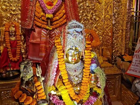 धनतेरस के मौके पर मां अन्नपूर्णा के मंदिर में लगी भक्तों की भीड़, लिया मां का आशीर्वाद धनतेरस के मौके पर मां अन्नपूर्णा के मंदिर में लगी भक्तों की भीड़, लिया मां का आशीर्वाद
