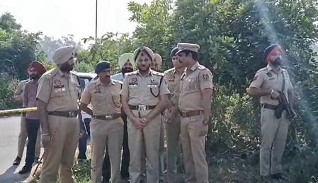 अमृतसर में पुलिस और लुटेरों के बीच मुठभेड़, गोली लगने से बदमाश घायल अमृतसर में पुलिस और लुटेरों के बीच मुठभेड़, गोली लगने से बदमाश घायल