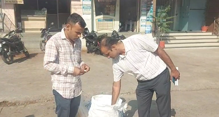 राजस्थान सरकार के शुद्ध आहार, मिलावट पर वार अभियान ने भीलवाड़ा में मिलावटखोरों पर कसा शिंकजा राजस्थान सरकार के शुद्ध आहार, मिलावट पर वार अभियान ने भीलवाड़ा में मिलावटखोरों पर कसा शिंकजा