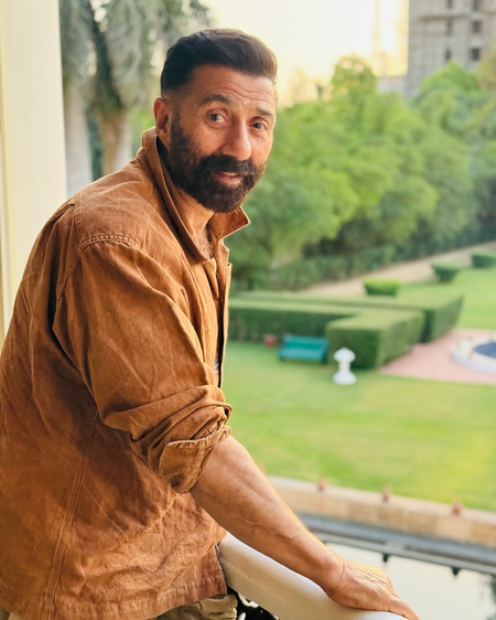 Sunny Deol kicks off his birthday with firecrackers & warm wishes Sunny Deol kicks off his birthday with firecrackers & warm wishes