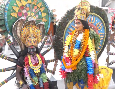 दीपोत्सव के मौके पर फूलों से सजी अयोध्या नगरी, झांकियों से जीता भक्तों का दिल